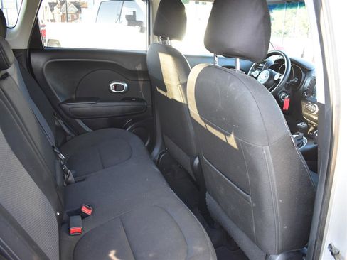 Used 2018 Kia Soul + image 6