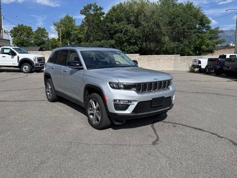 Used 2023 Jeep Grand Cherokee 4WD 4xe image 11