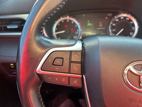 Used 2023 Toyota Highlander XLE image 25
