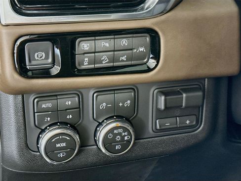 New 2026 GMC Yukon Denali Ultimate w/ LPO, Floor Liner Package AWD/4WD image 4