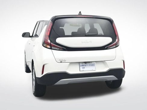Used 2025 Kia Soul LX w/ LX Technology Package FWD image 9
