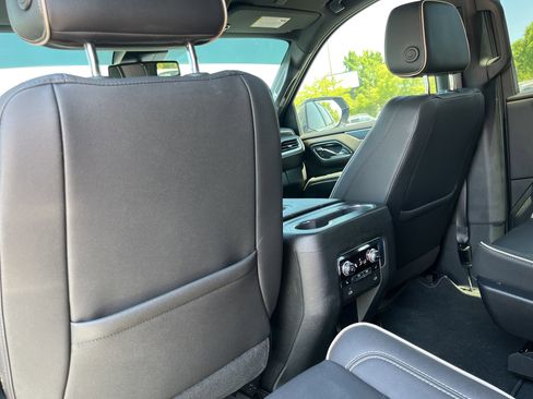 Used 2023 GMC Yukon SLT w/ SLT Premium Package RWD image 19