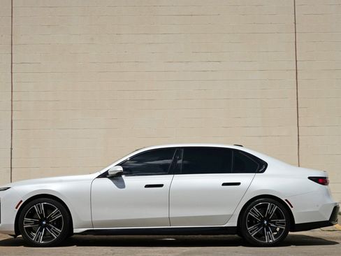Used 2023 BMW 740i w/ Parking Assistance Package RWD image 9