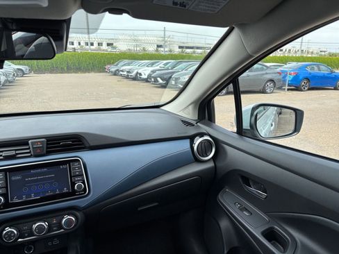 Used 2025 Nissan Versa SV FWD image 33