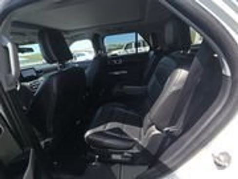 Used 2022 Ford Explorer XLT w/ Equipment Group 202A AWD/4WD image 14