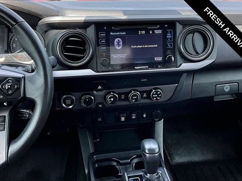 Used 2019 Toyota Tacoma TRD Off-Road AWD/4WD image 9
