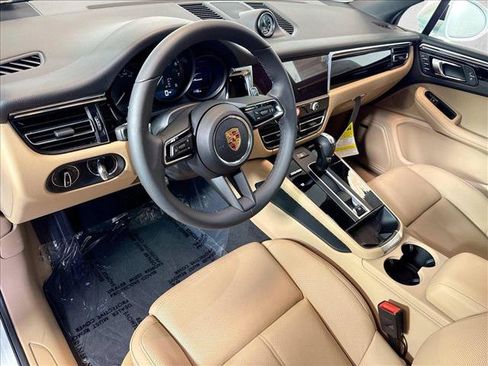 Used 2026 Porsche Macan AWD/4WD image 4