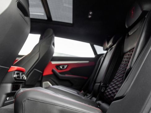 Used 2022 Lamborghini Urus AWD/4WD image 35