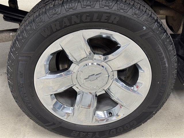 Used 2018 Chevrolet Silverado 1500 LT w/ LT Eassist Package AWD/4WD image 10