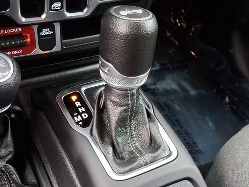 Used 2024 Jeep Wrangler Unlimited AWD/4WD image 15