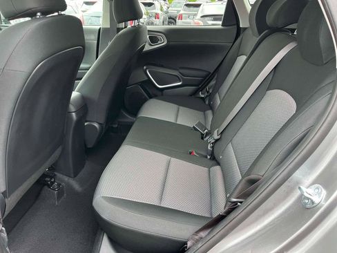 Used 2025 Kia Soul LX w/ LX Technology Package FWD image 6