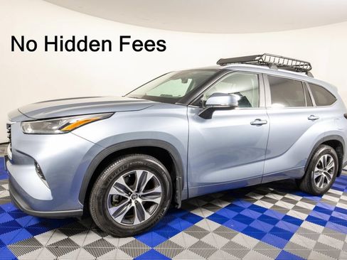 Used 2024 Toyota Highlander XLE FWD image 1