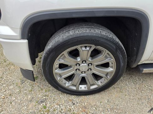 Used 2017 GMC Sierra 1500 Denali w/ Denali Ultimate Package AWD/4WD image 2