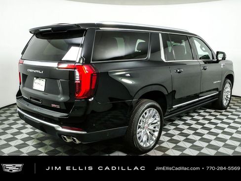 Used 2025 GMC Yukon XL Denali w/ Sun & Power Step Package AWD/4WD image 3