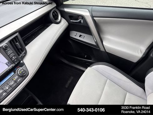 Used 2017 Toyota RAV4 XLE image 29