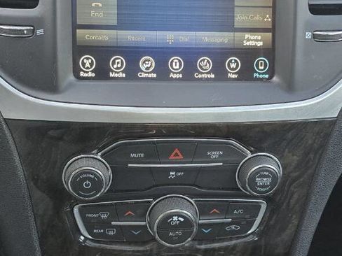 Used 2017 Chrysler 300 C image 26