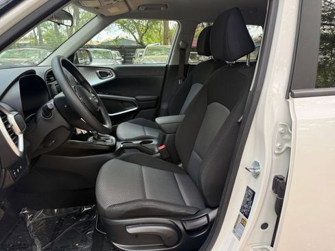 Used 2025 Kia Soul LX w/ LX Technology Package image 31