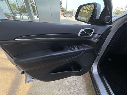 Used 2018 Jeep Grand Cherokee Limited RWD image 21