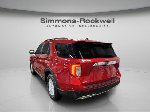Used 2023 Ford Explorer XLT w/ Equipment Group 202A AWD/4WD image 3