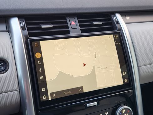 Certified 2025 Land Rover Discovery Dynamic SE image 18