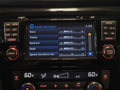 Used 2017 Nissan Rogue SV w/ SV Premium Package FWD image 25