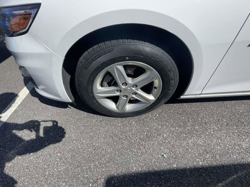 Used 2025 Chevrolet Malibu LS image 4