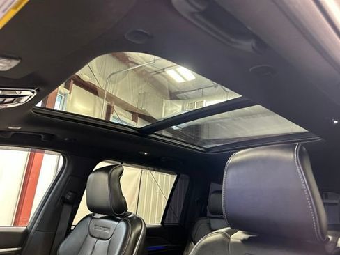 Used 2021 Jeep Grand Cherokee L Overland w/ Luxury Tech Group IV AWD/4WD image 34
