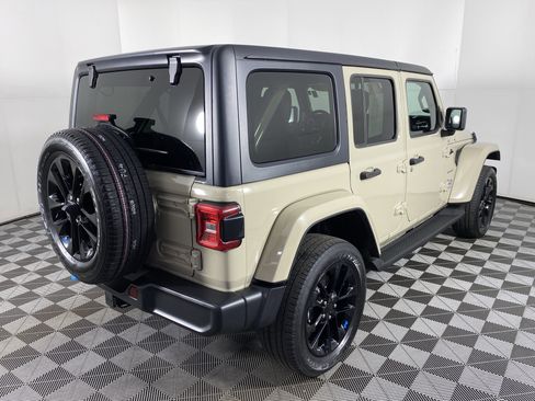 Used 2022 Jeep Wrangler Unlimited Sahara w/ Cold Weather Group image 8