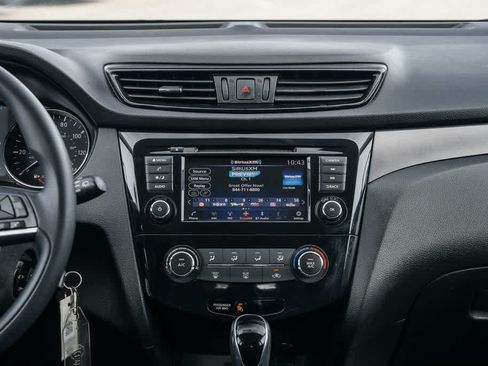 Used 2019 Nissan Rogue Sport S w/ Appearance Package FWD image 13