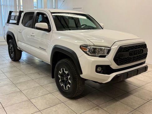 Used 2017 Toyota Tacoma TRD Off-Road w/ Tow Package (A/T) image 1