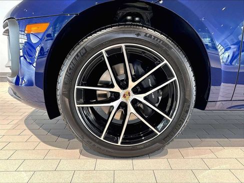 New 2026 Porsche Macan AWD/4WD image 11