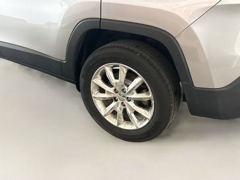 Used 2016 Jeep Cherokee Limited image 32