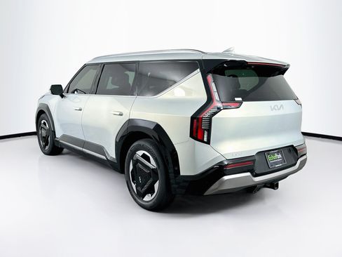 Used 2024 Kia EV9 Land AWD/4WD image 5