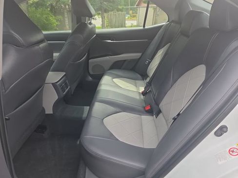 Used 2018 Toyota Camry XLE FWD image 13