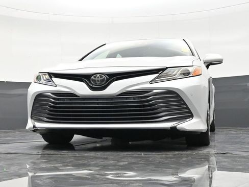 Used 2018 Toyota Camry XLE FWD image 27