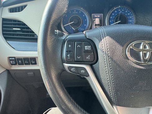 Used 2017 Toyota Sienna XLE image 21