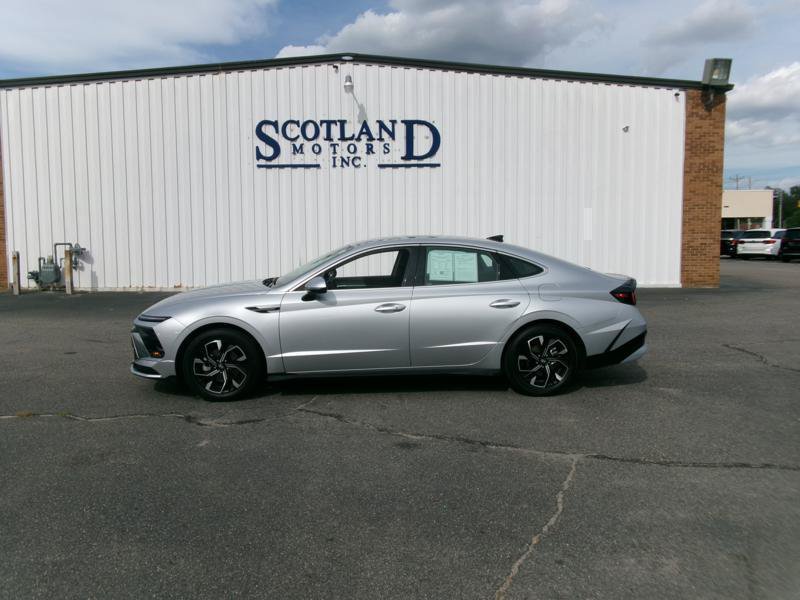 Used 2025 Hyundai Sonata SEL FWD image 1