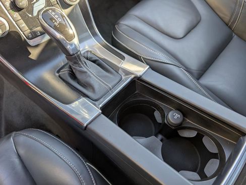 Used 2015 Volvo V60 T6 R-Design Platinum image 15