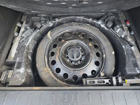 Used 2015 Chevrolet Equinox LT w/ Driver Convenience Package image 12