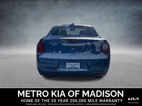 Used 2022 Chrysler 300 Touring L w/ Comfort Group image 5