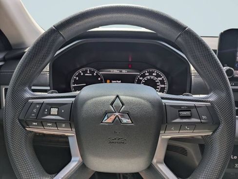 Used 2024 Mitsubishi Outlander ES FWD image 27