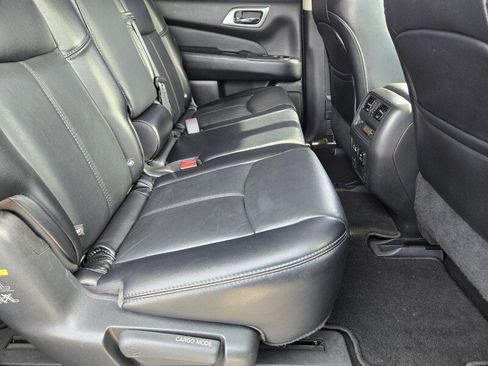 Used 2020 Nissan Pathfinder SL image 16