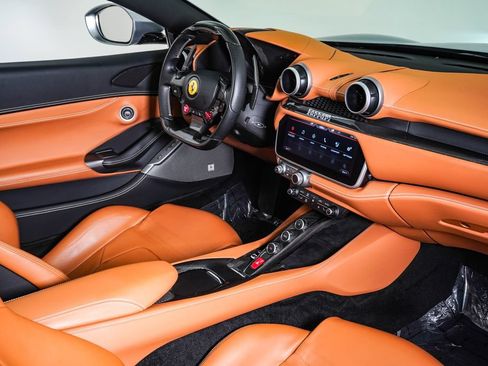 Used 2019 Ferrari Portofino RWD image 17