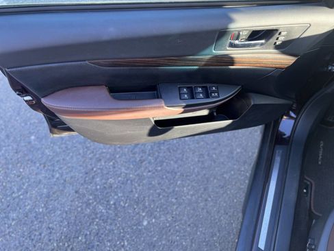 Used 2013 Subaru Outback 2.5i Limited AWD/4WD image 21