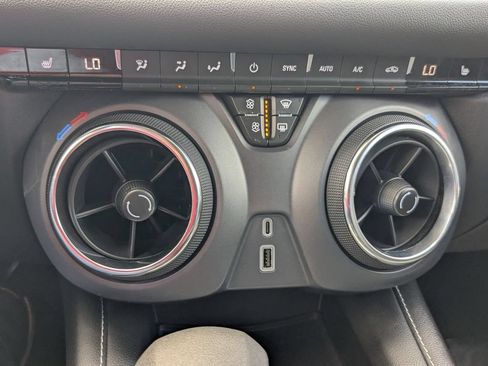 Used 2025 Chevrolet Blazer LT FWD image 19