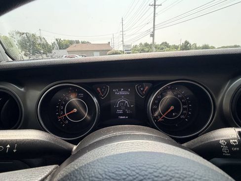 Used 2018 Jeep Wrangler Unlimited Sport AWD/4WD image 3