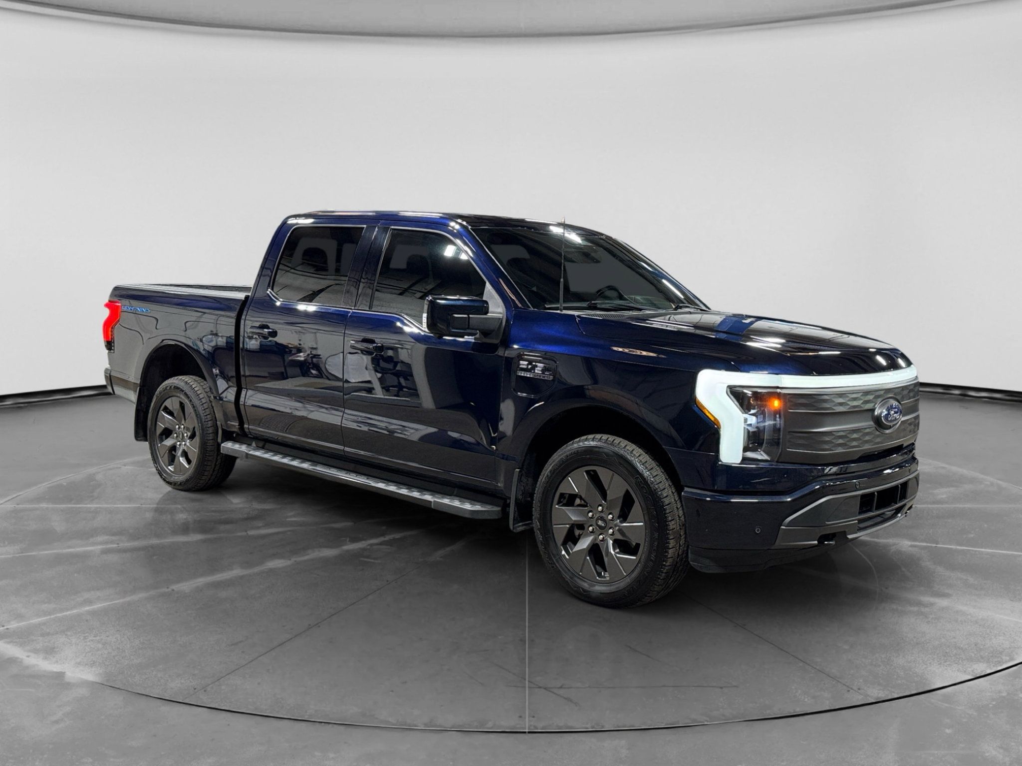 Used 2023 Ford F150 Lightning Lariat w/ Max Trailer Tow Package AWD/4WD image 4