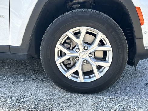 Used 2023 Jeep Grand Cherokee L Limited w/ Luxury Tech Group II image 13