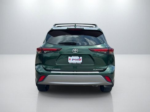Used 2024 Toyota Highlander Platinum FWD image 6