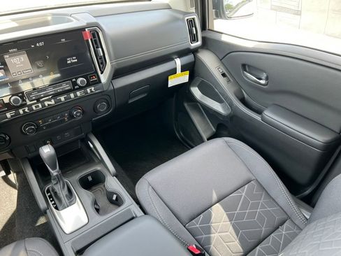 Certified 2025 Nissan Frontier SV AWD/4WD image 29